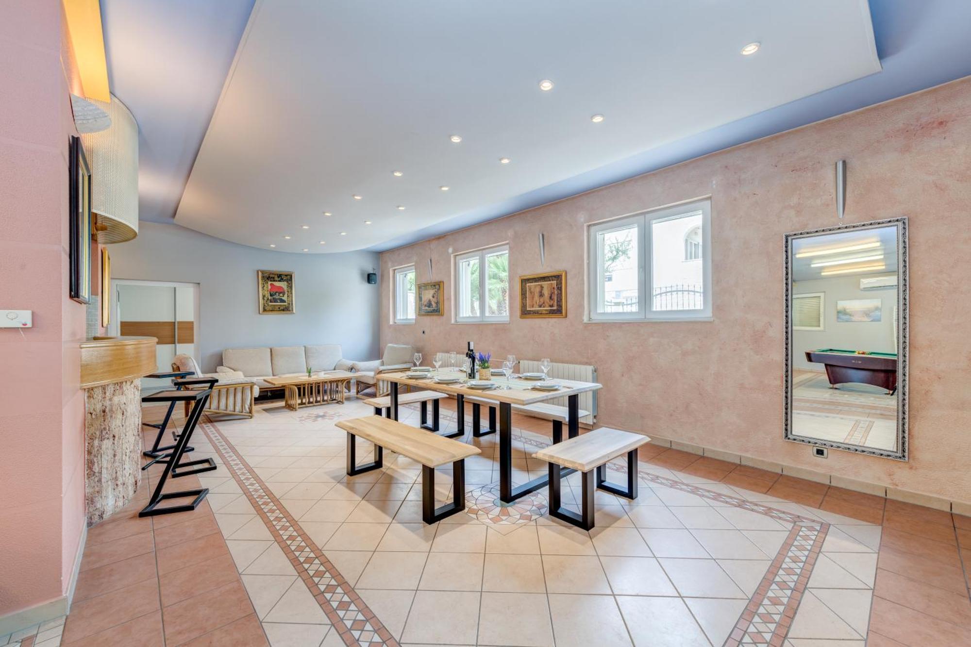 Blue Dolphin Apartment - Private Indoor Pool, Jacuzzi, Garden Split Exterior photo