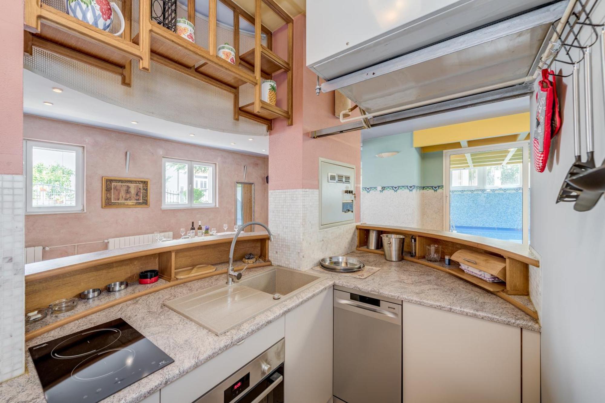Blue Dolphin Apartment - Private Indoor Pool, Jacuzzi, Garden Split Exterior photo