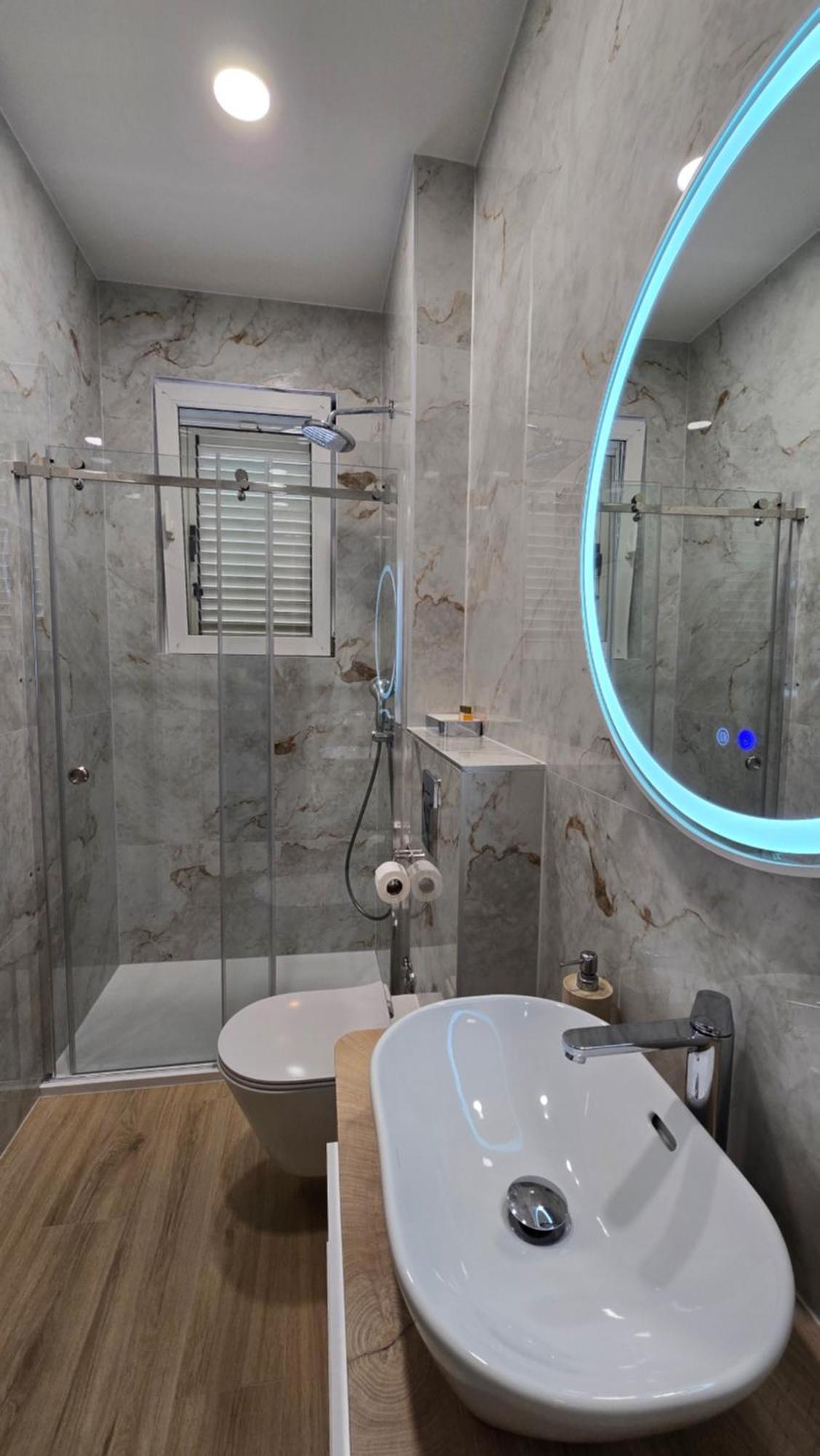 Blue Dolphin Apartment - Private Indoor Pool, Jacuzzi, Garden Split Exterior photo